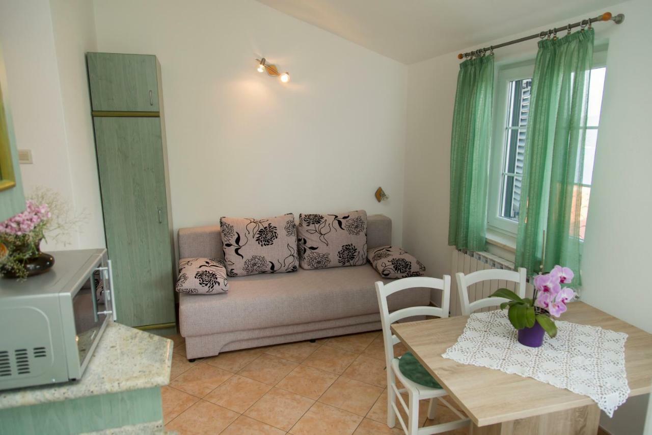 Apartments Tinka Brseč エクステリア 写真