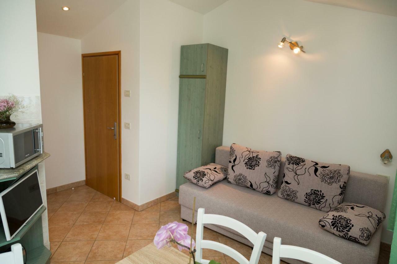 Apartments Tinka Brseč エクステリア 写真