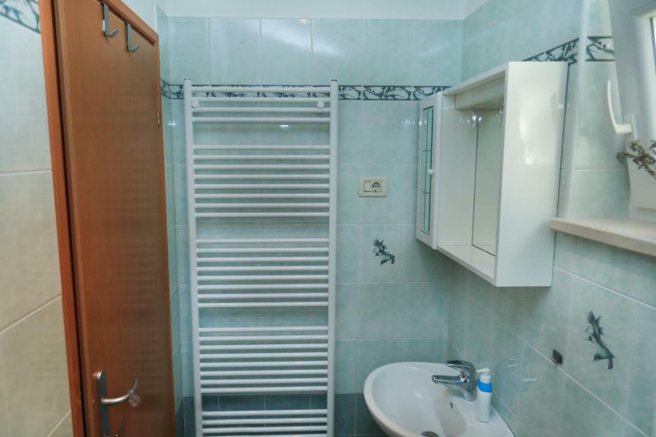 Apartments Tinka Brseč エクステリア 写真